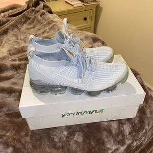 Women’s Nike vapor max (looks new)